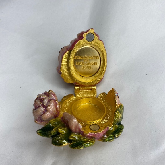 2008 Estee Lauder/JAY
STRONGWATER "ROMANTIC
BLOOM" Solid Perfume
Compact - Picture 4 of 5